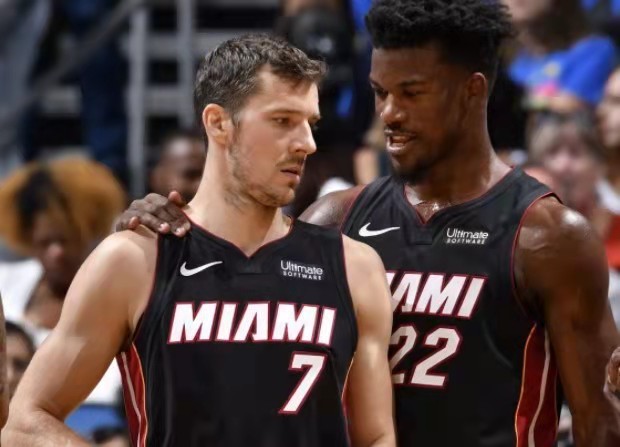 中展现了坚 中展现了坚